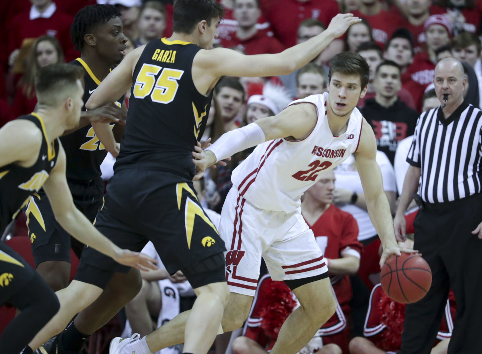 Badgers 65, Hawkeyes 45